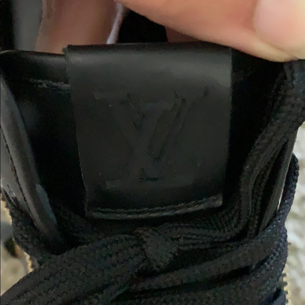 Louis Vuitton Sneaker - Picture 4 of 5